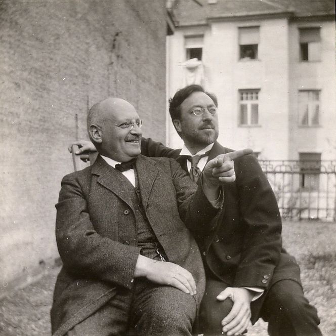 Alfred Mayer und Wassily Kandinsky auf dem Balkon der Ainmillerstraße 36, München, April 1913