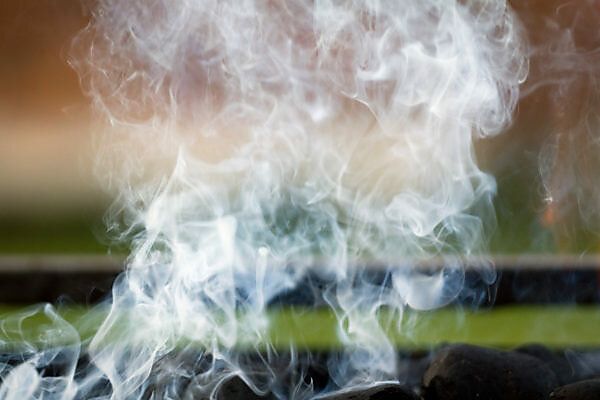 Feuerstelle mit Rauch