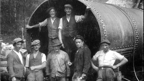 Historische Ansicht der Mitarbeiter des Walchenseekraftwerks.