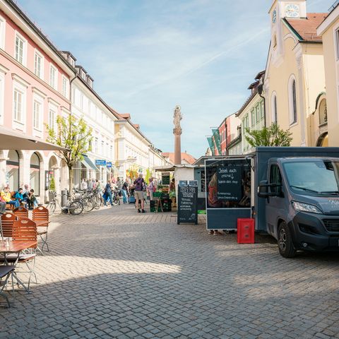 Wochenmarkt mit Blick zum Obermarkt