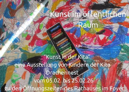 Colorful picture with crayons in the foreground and a note about the art exhibition of the Kita Drachennest in the town hall foyer in Murnau.