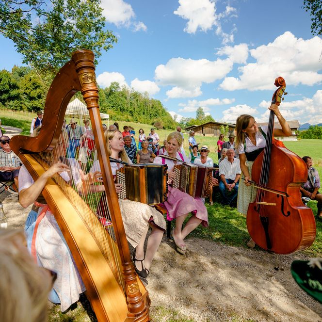 Volksmusikgruppe am Musizieren im Murnauer Moos