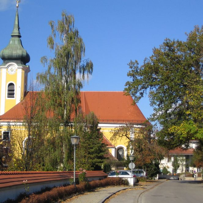 Kirche St. Michael in Seehausen bei strahlendem Sonnenschein