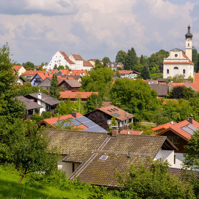 Blick vom Münter-Haus zum Schlossmuseum und der St. Nikolaus Kirche.