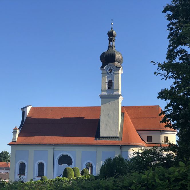Außenansicht der St. Nikolaus Kirche.