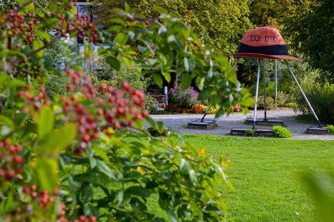 Kulturpark mit rotem Horvath Hut